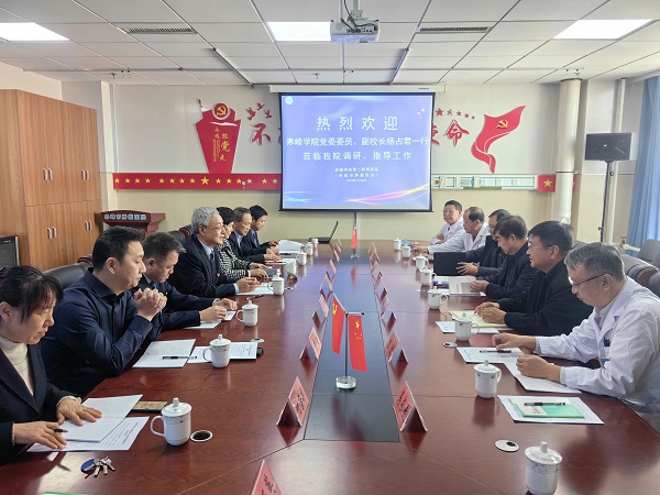 主題教育丨赤峰學院黨委委員、副校長楊占君一行到赤峰學院第二附屬醫院（赤峰市腫瘤醫院）調研指導主題教育工作